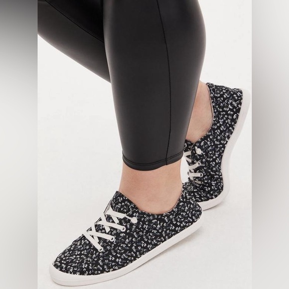 TORRID Riley Ruched Sneaker WW~NWT - Picture 3 of 13